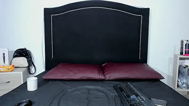 EmmySweett2 online show from 04-15-26, 01:37