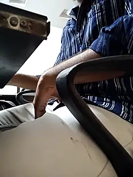 Snapshot of braveman999 chatting on 11-29-25, 10:59 braveman999 online show from 11-29-25, 10:59