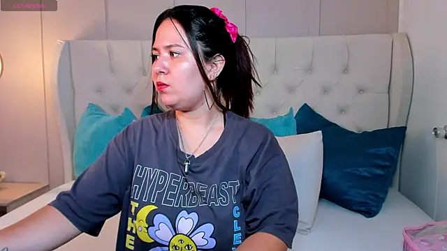 zoes milee online show from 09-17-25, 02:19