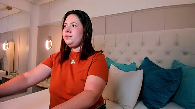 zoes milee online show from 09-15-25, 03:56