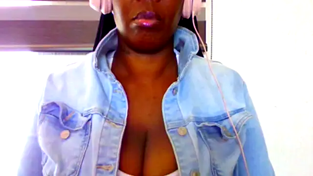chocolatechipkukky85 online show from 04-29-26, 08:59