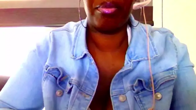 chocolatechipkukky85 online show from 04-20-26, 09:27