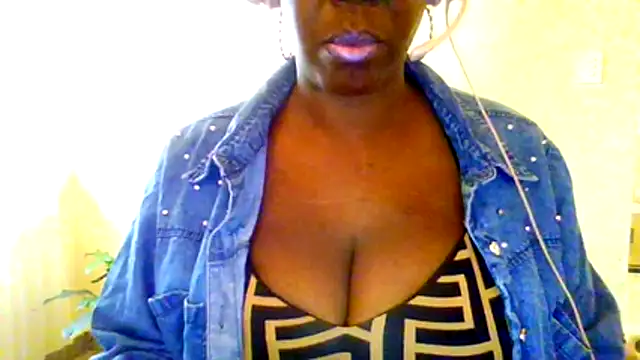 chocolatechipkukky85 online show from 04-10-26, 05:42