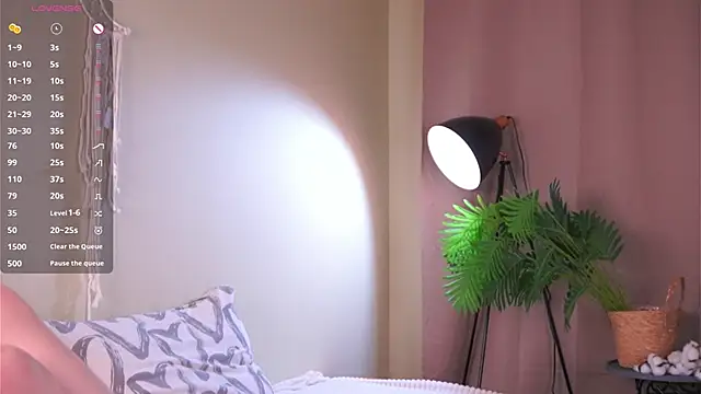 LinnHigh online show from 10-24-25, 04:39