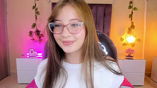 Dahlia Rousse online show from 11-04-25, 10:57