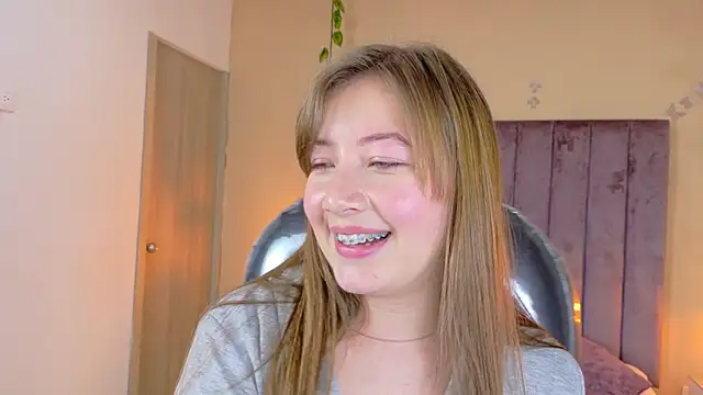 Dahlia Rousse online show from 03-05-26, 05:04