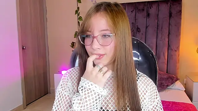 Dahlia Rousse online show from 10-28-25, 09:03