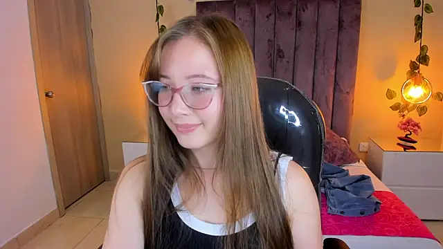 Dahlia Rousse online show from 10-24-25, 10:09