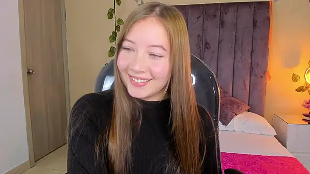 Dahlia Rousse online show from 10-18-25, 10:12