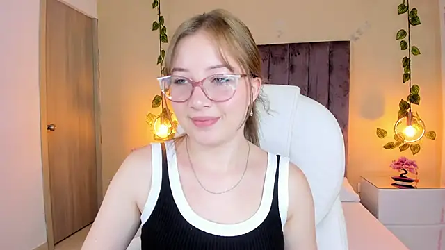 Dahlia Rousse online show from 09-27-25, 08:37