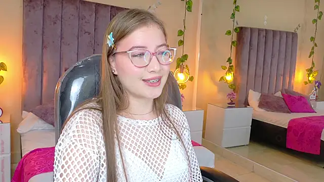 Snapshot of Dahlia_Rousse chatting on 02-19-26, 06:32 Dahlia Rousse online show from 02-19-26, 06:32