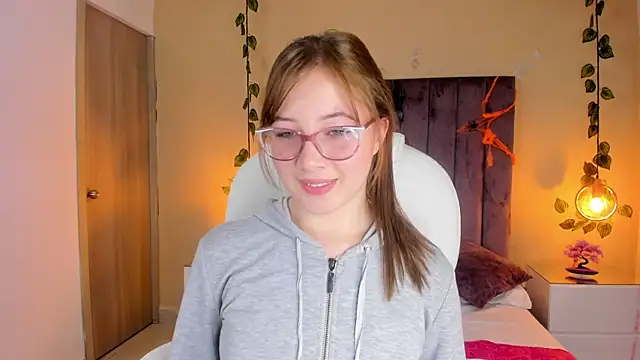 Dahlia Rousse online show from 10-10-25, 09:48