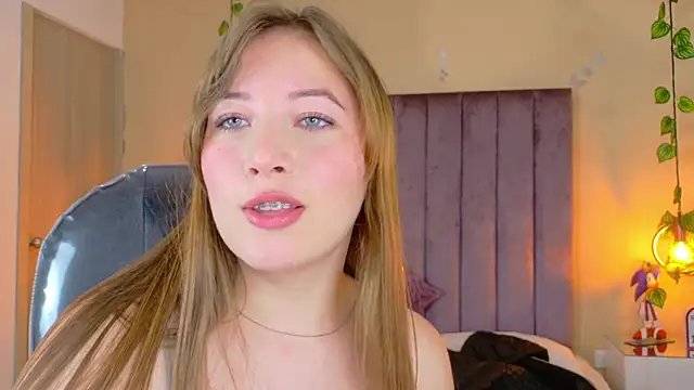 Dahlia Rousse online show from 04-14-26, 02:27