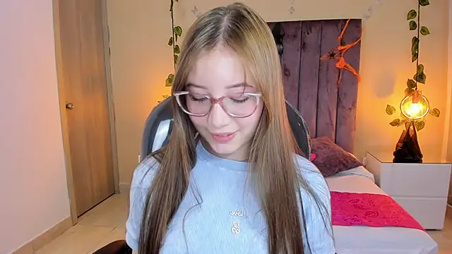 Dahlia Rousse online show from 10-14-25, 09:36