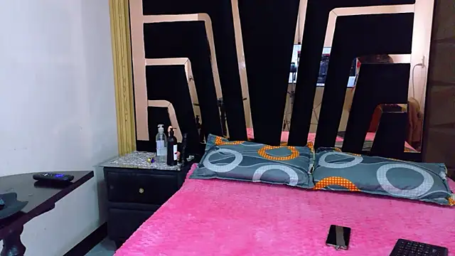 SolEvanss online show from 10-25-25, 03:34