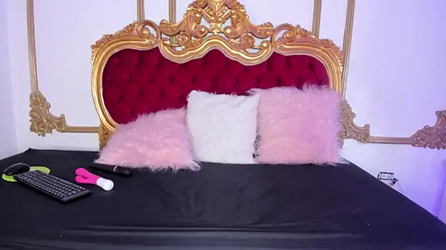 Cristal Bons online show from 10-04-25, 08:43