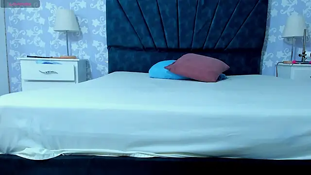 SalomeSimonz online show from 11-13-25, 07:18