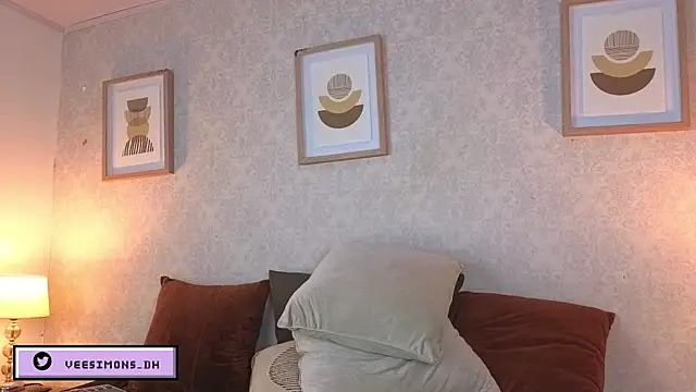 Veronica simons online show from 04-20-26, 10:44