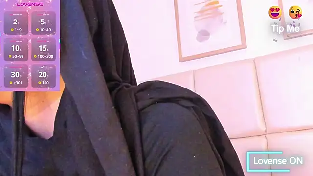 taylorsmiiith  online show from 03-06-26, 07:09