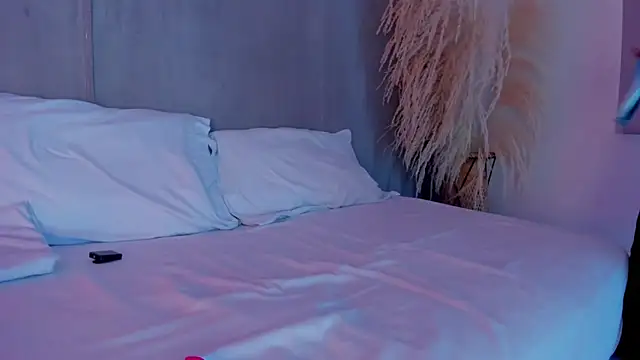 alliss ginger  online show from 11-05-25, 08:45