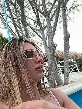 Snapshot of Queensara_ chatting on 02-01-26, 04:38 Queensara online show from 02-01-26, 04:38