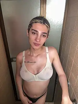 Snapshot of Queensara_ chatting on 02-26-26, 05:46 Queensara online show from 02-26-26, 05:46