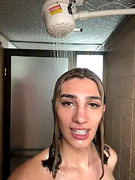 Queensara  online show from 11-21-25, 06:40