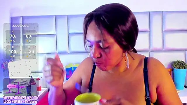 LovelyNickii online show from 10-06-25, 12:39