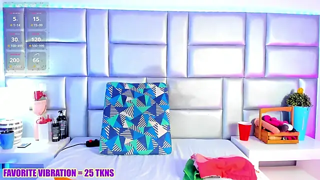 LovelyNickii online show from 04-15-26, 01:15