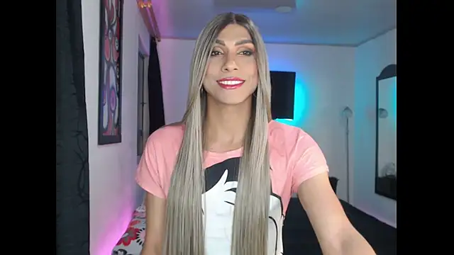 Snapshot of SophiaDuke chatting on 03-07-25, 10:02 SophiaDuke online show from 03-07-25, 10:02