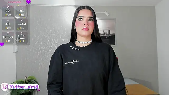 Luxury Woman online show from 10-25-25, 04:44