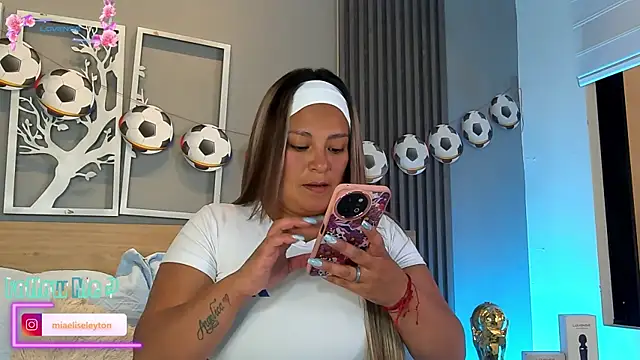 Elise-Leyton online show from 06-23-26, 06:50
