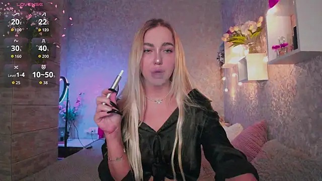 Mika Rayy online show from 11-21-25, 04:22