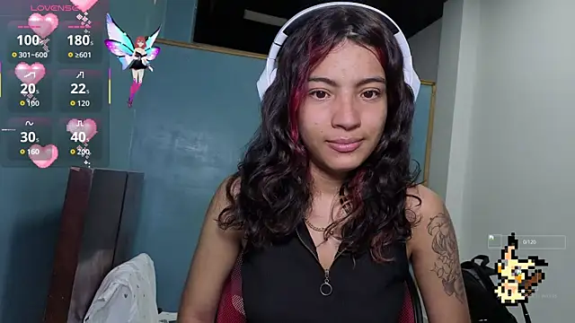 Snapshot of Lovelyamyy chatting on 10-15-25, 05:54 Lovelyamyy online show from 10-15-25, 05:54