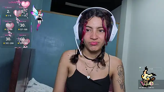 Snapshot of Lovelyamyy chatting on 10-20-25, 04:14 Lovelyamyy online show from 10-20-25, 04:14