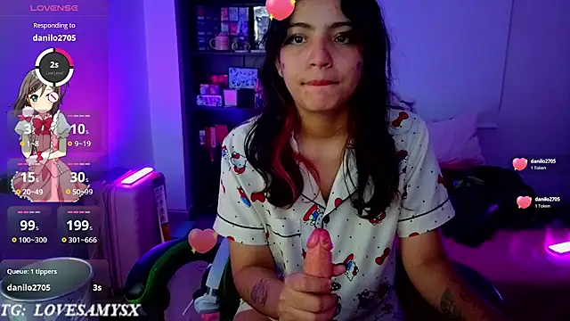 Snapshot of Lovelyamyy chatting on 06-12-26, 05:38 Lovelyamyy online show from 06-12-26, 05:38