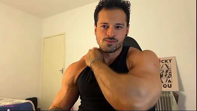 Snapshot of Lucasfit24 chatting on 06-09-26, 01:28 Lucasfit24 online show from 06-09-26, 01:28