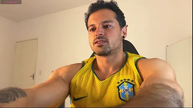 Snapshot of Lucasfit24 chatting on 06-20-26, 01:54 Lucasfit24 online show from 06-20-26, 01:54