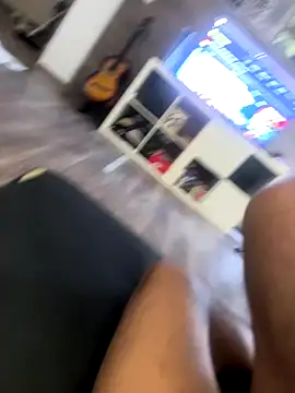 Snapshot of TyroneeDE chatting on 11-17-25, 09:46 TyroneeDE online show from 11-17-25, 09:46