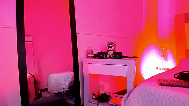 coral jonesss online show from 10-17-25, 03:25