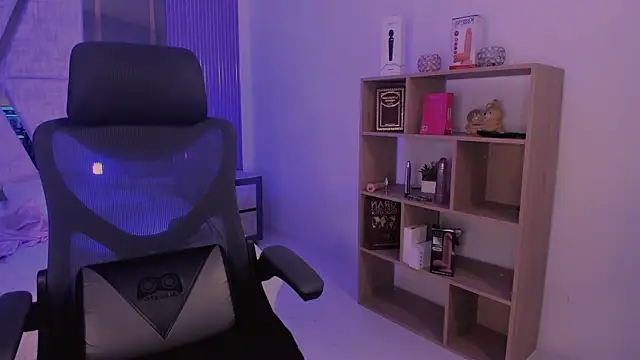 CleeoAdams  online show from 10-23-25, 05:06