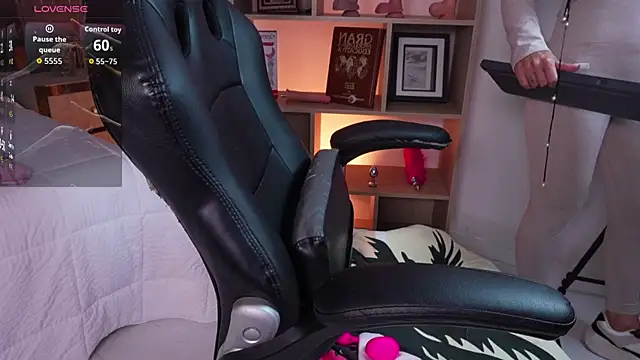 CleeoAdams  online show from 03-29-26, 05:20