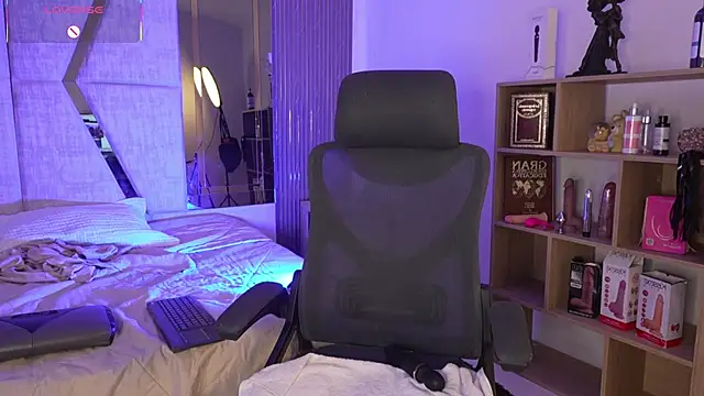 CleeoAdams  online show from 12-05-25, 05:39