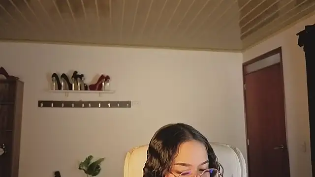 Renaxi Smith online show from 12-03-25, 07:57