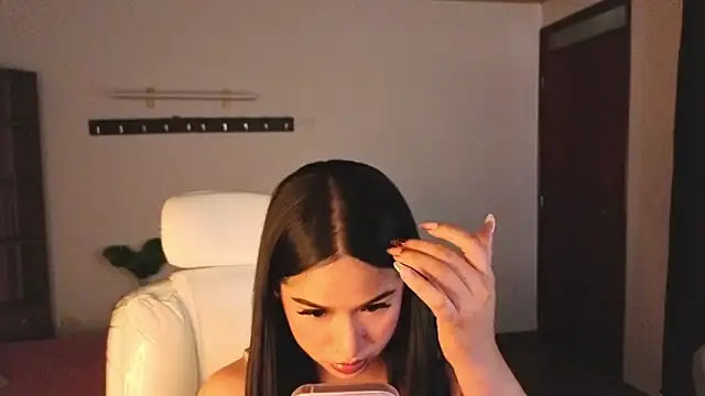 Renaxi Smith online show from 03-26-26, 07:56