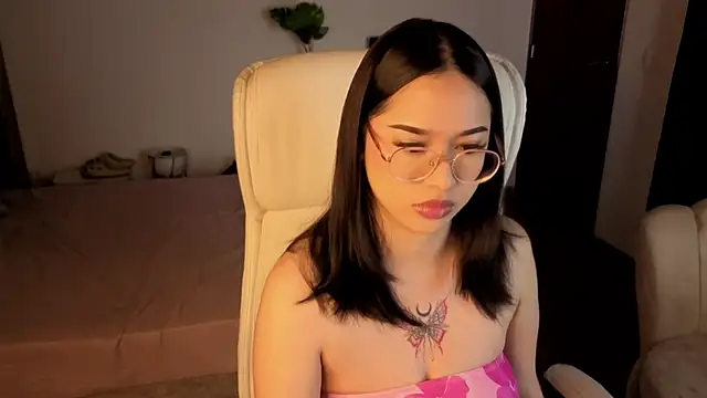 Renaxi Smith online show from 10-17-25, 07:48