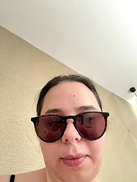 Snapshot of Teasingsarah chatting on 10-10-25, 11:55 Teasingsarah online show from 10-10-25, 11:55