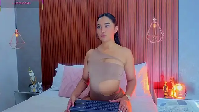 CharlotteGraay online show from 04-22-26, 07:42