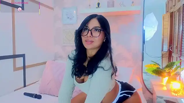 CharlotteGraay online show from 05-26-26, 07:45