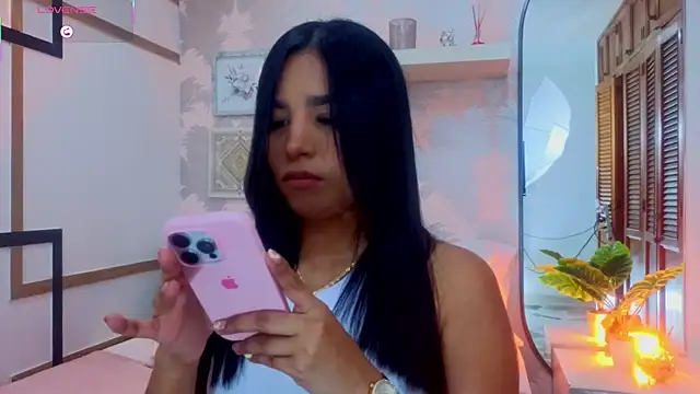 CharlotteGraay online show from 05-04-26, 07:39
